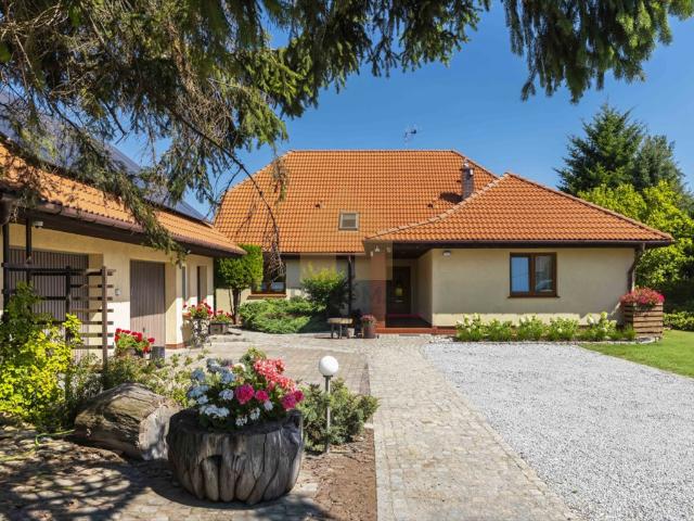 Sprzedam dom 220 m² z ogrodem i garażem we Wrocławiu