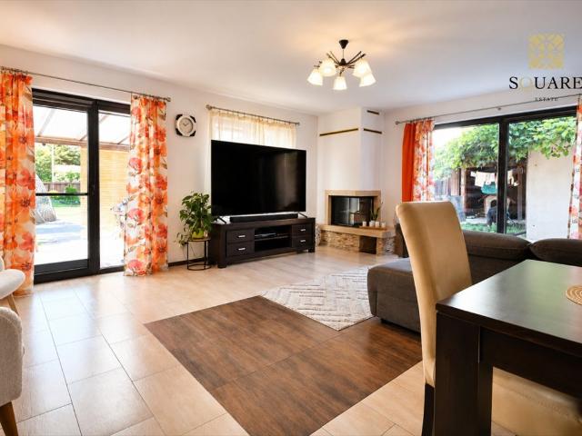 Sprzedam dom 305 m² z 7 pokojami, garażem i ogrodem