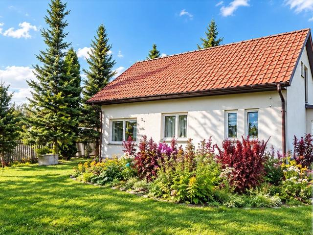 Sprzedam dom 60 m² z poddaszem i działką 1 ha w Włoszczowicach