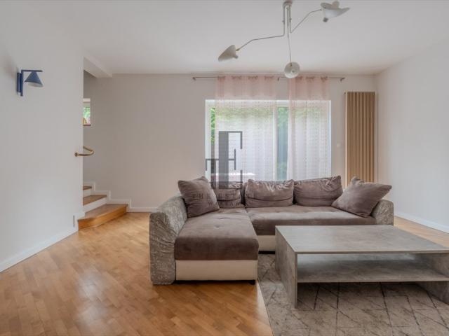 Sprzedam dom bliźniaczy 110 m² z ogródkiem w Wawrze