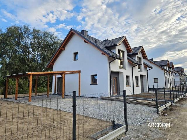 Polecam dom skrajny 85 m² z garażem i działką 470 m²