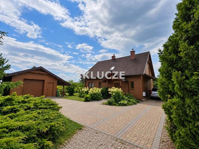 Sprzedam dom z bala 157 m² z dużym ogrodem w Boduszynie