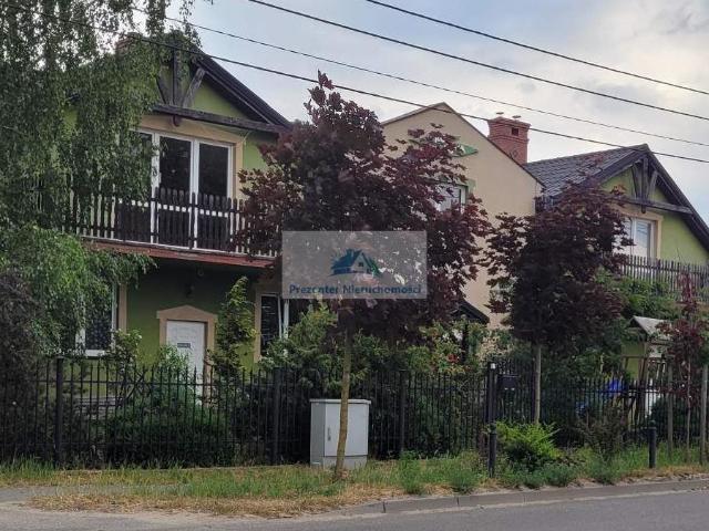 Sprzedam dom z firmą i dwoma mieszkaniami w Rumii
