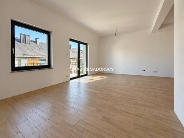 Sprzedam dwupoziomowe mieszkanie 99 m² z balkonami w Wieliczce