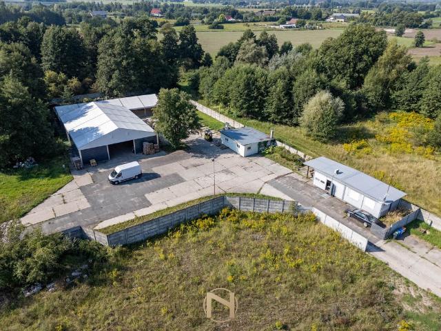 Na sprzedaż działka z halami i biurem 550 m² w Deszcznie