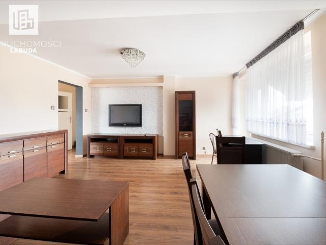 Sprzedam funkcjonalne 48 m² mieszkanie z balkonem w Sierakowicach