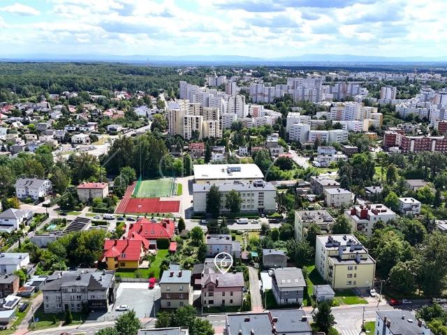 Sprzedam inwestycyjny dom 361 m² z trzema mieszkaniami w Katowicach