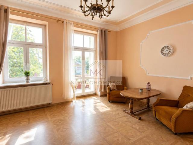 Sprzedam jasne 66 m² mieszkanie z kominkiem i dwoma balkonami