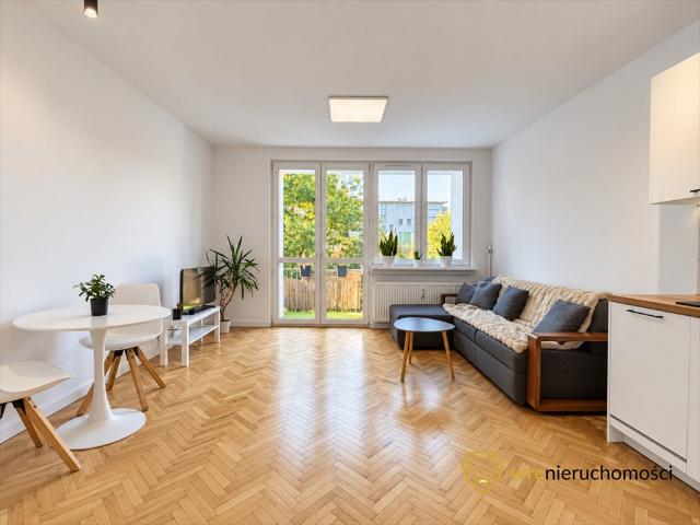 Sprzedam jasne 2 pokojowe mieszkanie 40 m² z balkonem w Wrocławiu
