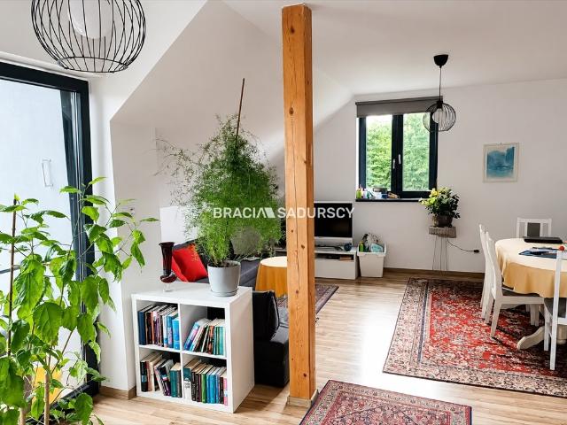 Sprzedam komfortowy dom z dwoma niezależnymi mieszkaniami 180 m² w Cichawie