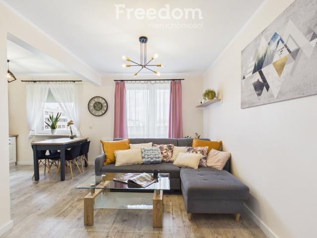 Sprzedam komfortowe 2 pokojowe mieszkanie 48,6 m² z balkonem i miejscem garażowym