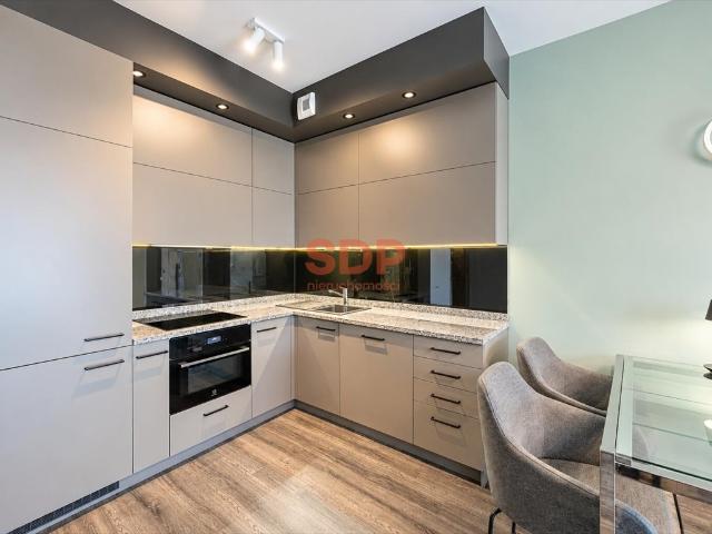 Sprzedam komfortowe 3 pokojowe mieszkanie 63 m² z klimatyzacją i dwoma miejscami garażowymi