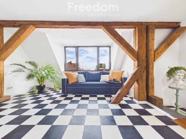 Sprzedam loftowe mieszkanie 93 m² z widokiem na Zamek Książęcy