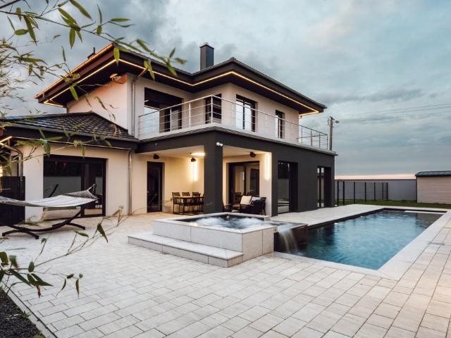 Sprzedam luksusową rezydencję 198 m² z prywatnym SPA i inteligentnym domem