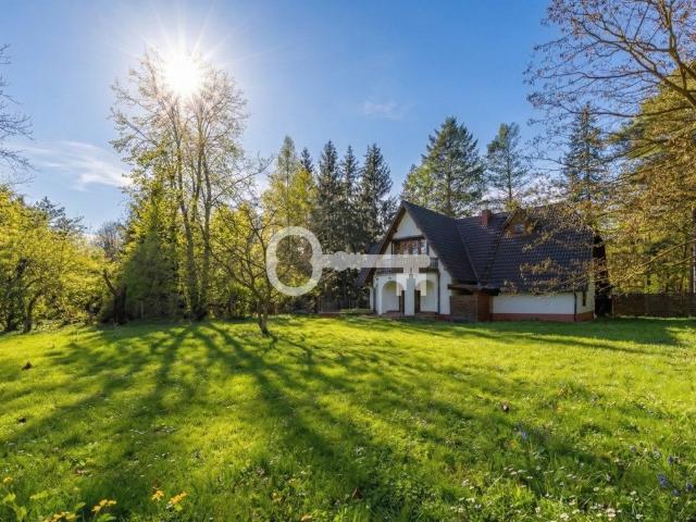 Sprzedam luksusową rezydencję 354 m² w Magdalence z garażem i ogrodem