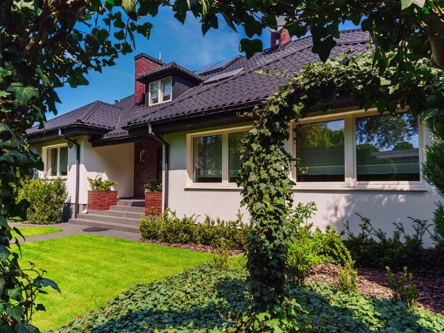 Do sprzedania luksusowa rezydencja 368 m² z ogrodem i garażem