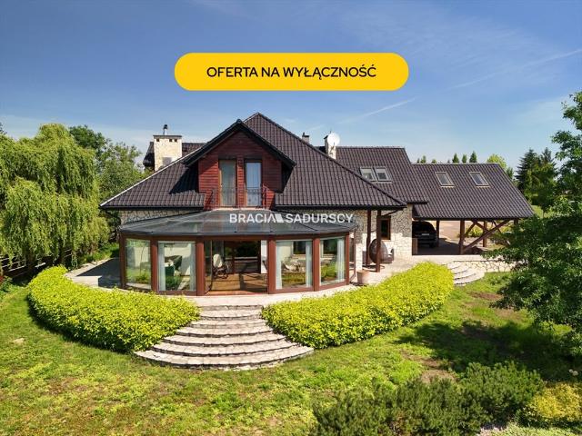 Sprzedam luksusową rezydencję 428 m² na 16 arowej działce w Krakowie