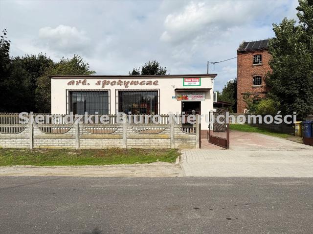 Sprzedam nieruchomość 1700 m² w Krąków z sklepem i magazynami