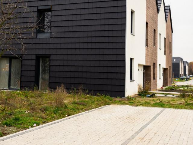 Sprzedam nowoczesny dom 130 m² z ogródkami w Lutyni