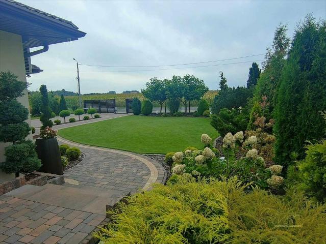 Sprzedam nowoczesny dom 184 m² z garażem i panelami fotowoltaicznymi