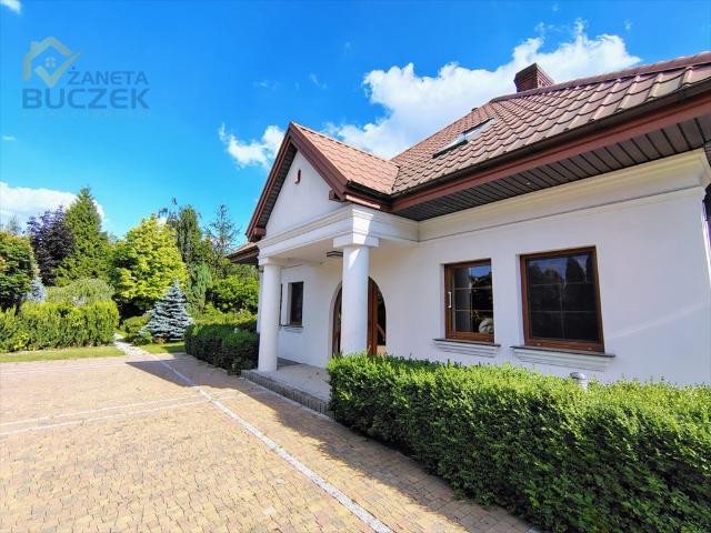Sprzedam nowoczesny dom 200 m² z tarasem i ogrodem