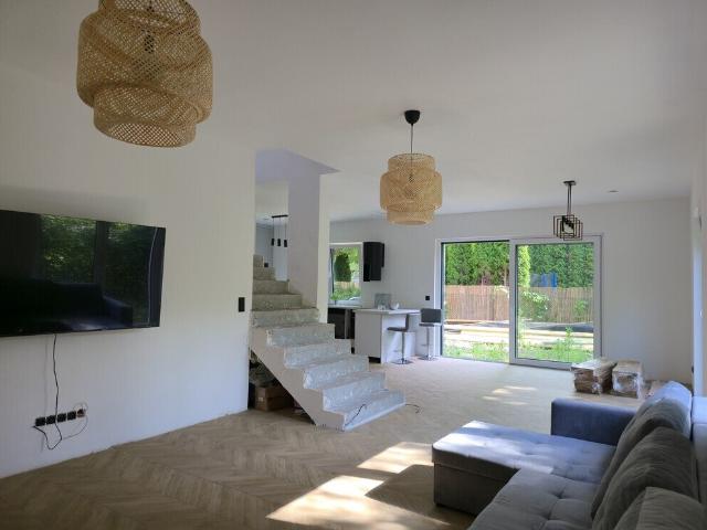 Sprzedam nowoczesny dom 201 m² z garażem i działką 600 m² w Piastowie