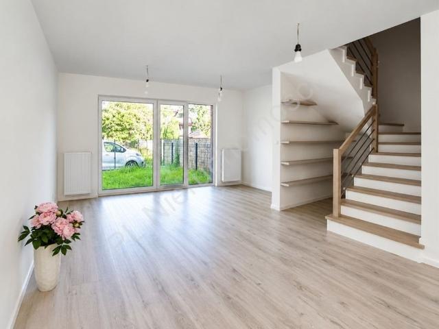 Sprzedam nowoczesny segment 140 m² z ogródkiem w Łomiankach