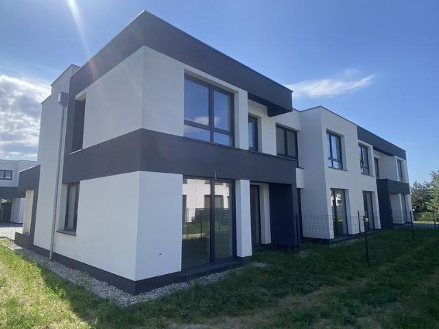 Sprzedam nowoczesny segment narożny z ogródkiem w Lake Village