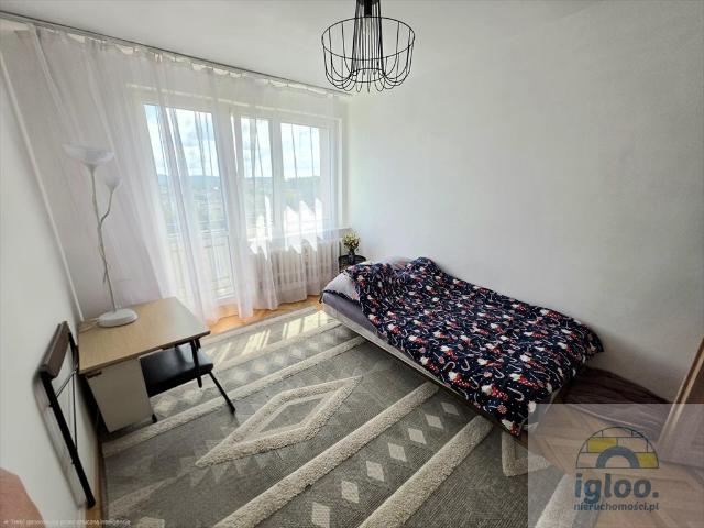 Sprzedam przestronne 4 pokojowe mieszkanie 64 m² w Kielcach
