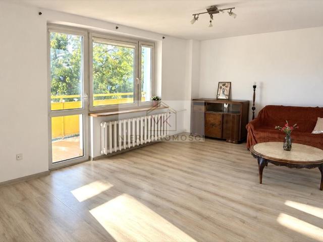 Sprzedam przestronne 4 pokojowe mieszkanie 83 m² z dużym balkonem