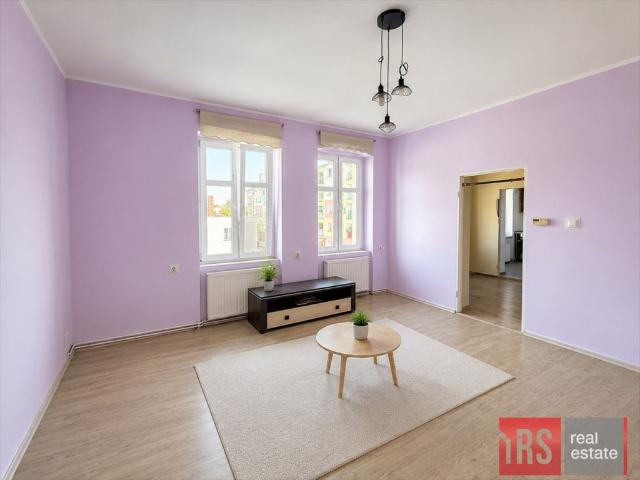Sprzedam przestronne 75,6 m² mieszkanie w klimatycznej kamienicy