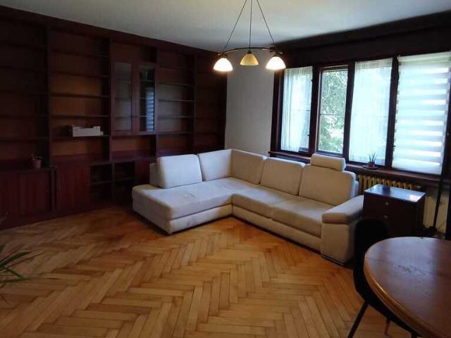 Sprzedam przestronne 82 m² mieszkanie z garażem i ogródkiem