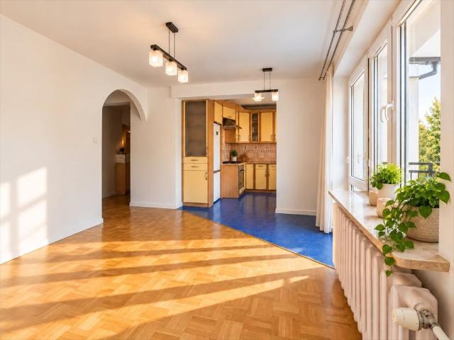 Sprzedam przestronne 2 pokojowe mieszkanie 52 m² z balkonem w Konstancinie
