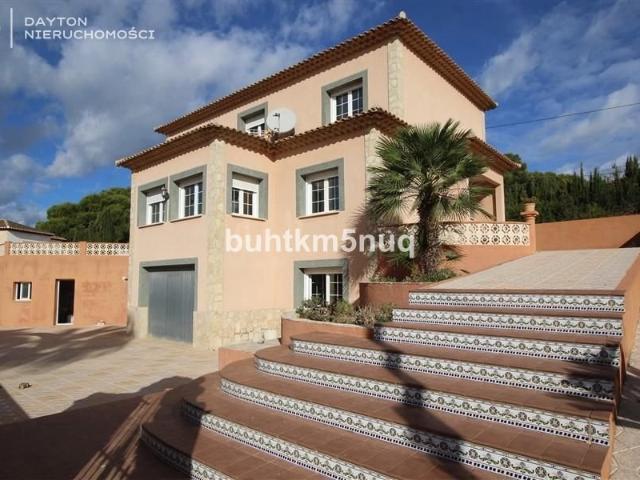 Sprzedam przestronne 331 m² dom z basenem i garażem w Los Pinos