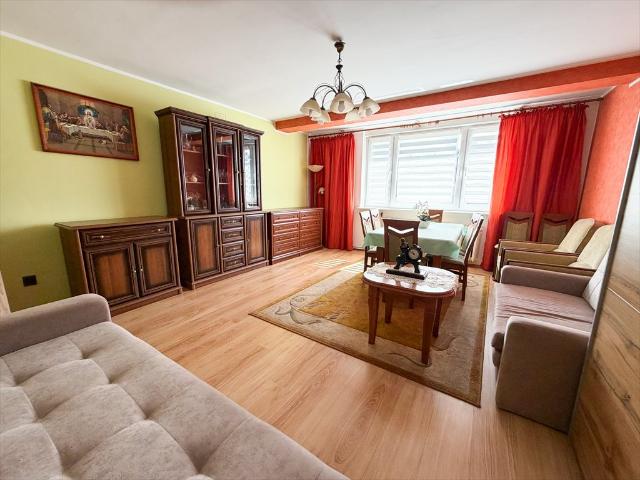 Sprzedam przestronne 3 pokojowe mieszkanie 78 m² z garażem w Kusicach