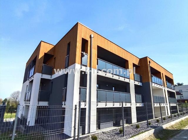 Sprzedam przestronne 3 pokojowe mieszkanie z dużym tarasem i garażem