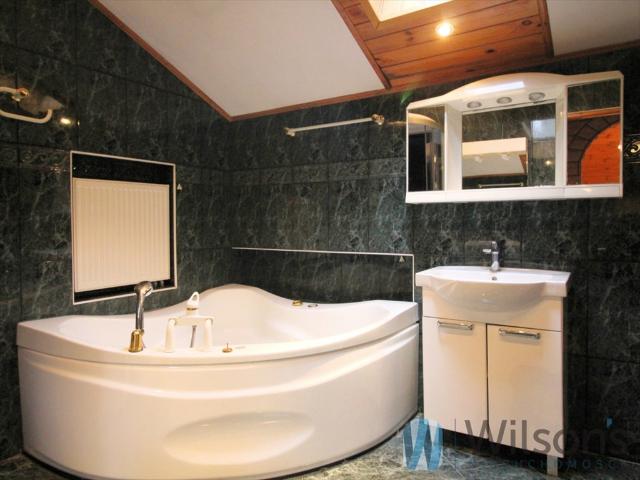 Sprzedam przestronny bliźniak 460 m² z 3 mieszkaniami w Michałowicach