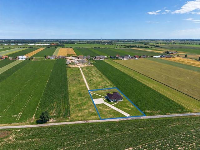 Sprzedam przestronny dom 145 m² z dużą działką w Magdalenkach