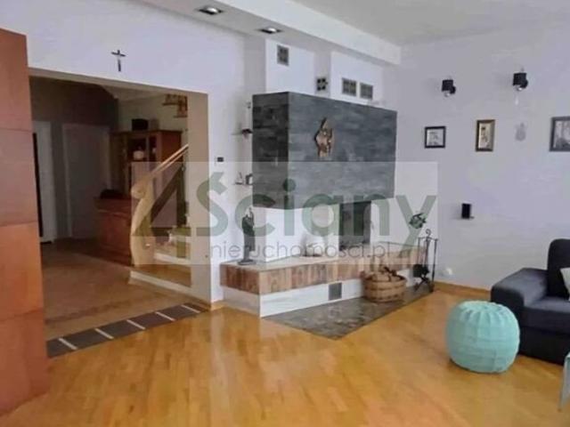 Sprzedam przestronny dom 217 m² z ogrodem i tarasem w Dziekanowie