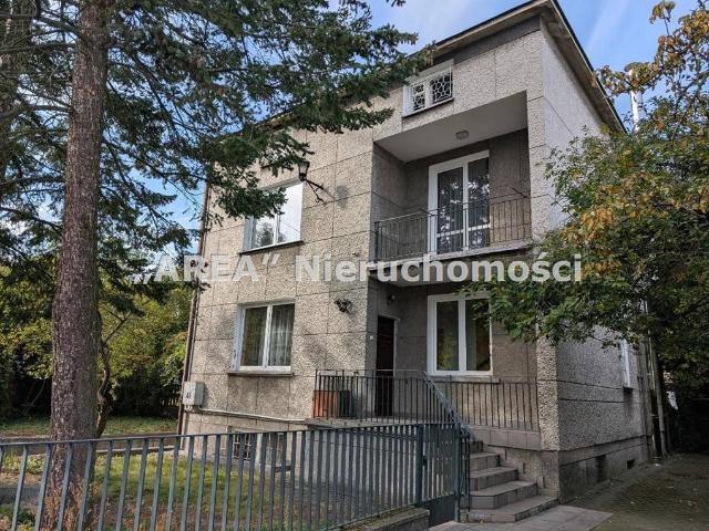 Sprzedam przestronny dom 226 m² w Białymstoku z dużym potencjałem
