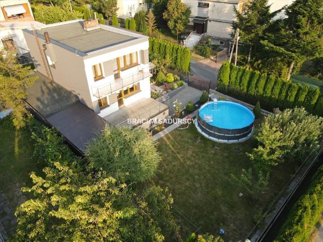 Sprzedam przestronny dom 231 m² w Krakowie Czyżynach