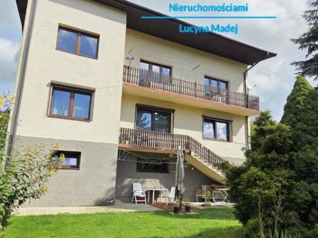 Sprzedam przestronny dom 300 m² z możliwością podziału na dwie rodziny