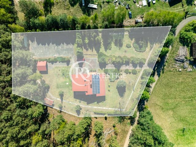 Sprzedam przestronny dom 320 m² z prywatnym lasem i kortem