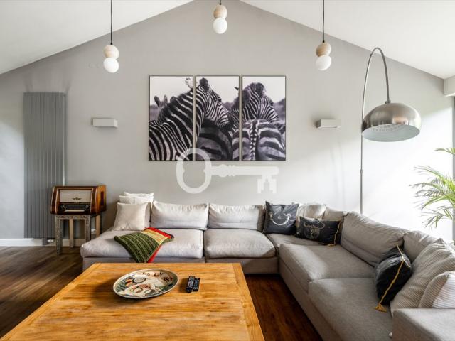 Sprzedam przestronny dom 330 m² z tarasami i ogrodem
