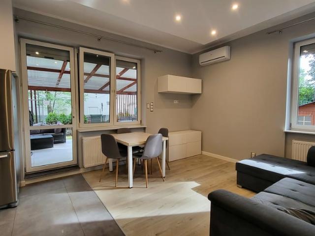 Sprawdź>> po remoncie z ogrodem 42 m²