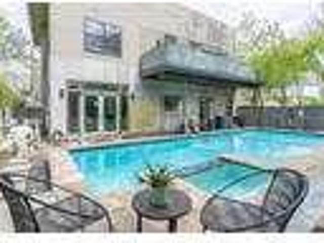 Sprawling 8 bedroom house with Pool and Hot Tub near Downtown Austin