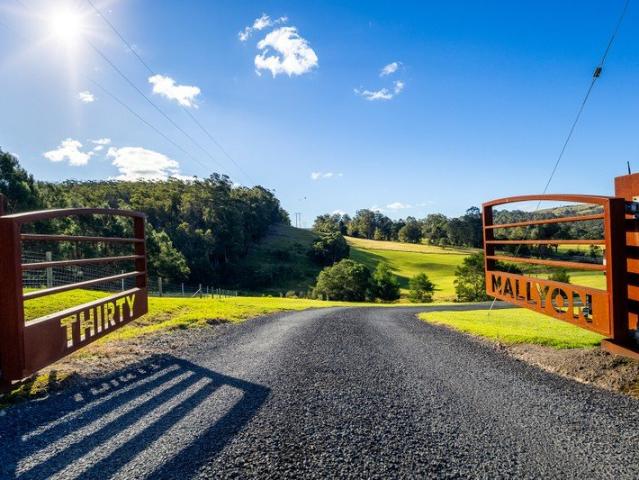 Sprawling Country Estate Your 8.4 Acre Slice of Paradise in Lochiel