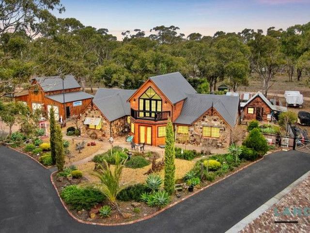 Sprawling Acreage Retreat in Maddingley