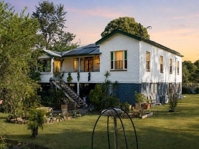 Sprawling Dual Living* Queenslander On A Private 10 Acres