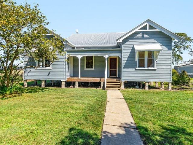 Sprawling renovated Homestead on 5.5 Acres